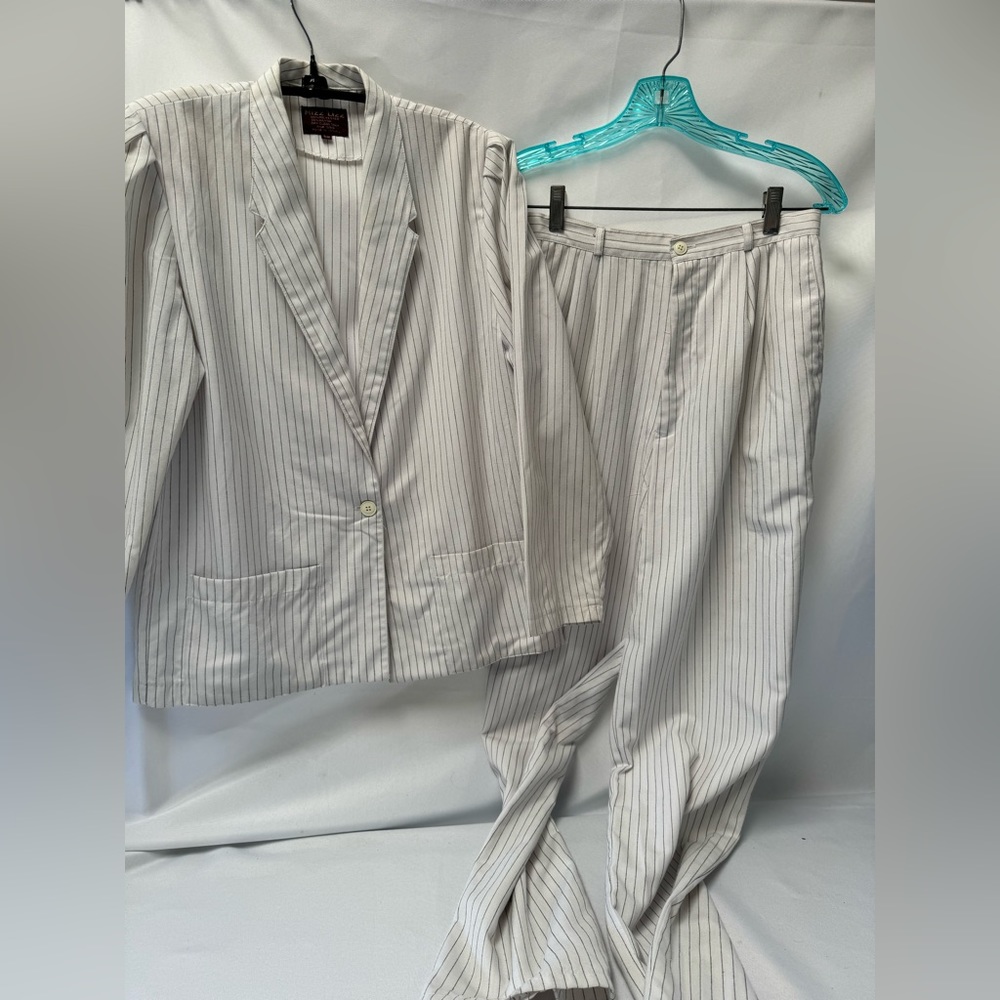 Vintage women’s pant suit